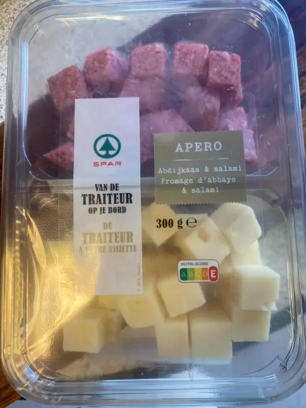 Abdijkaas en Salamiblokjes