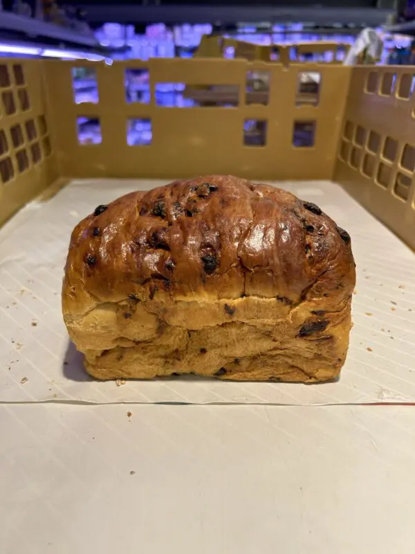 Klein lang rozijnenbrood